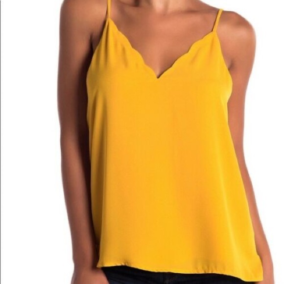 Socialite Tops - ✨🆕Socialite🆕✨ | Yellow scalloped sweetheart neck cami